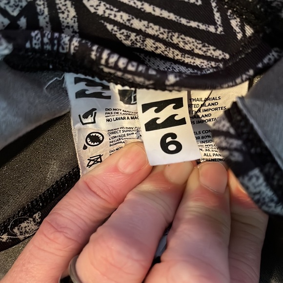 Billabong bathing suit too small - Picture 3 of 6